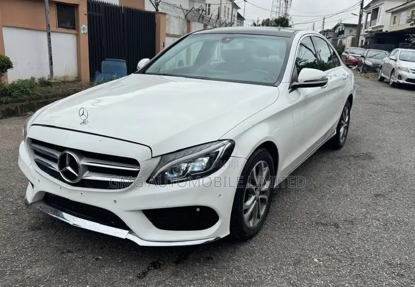Mercedes-Benz C300 Luxury 4dr AWD 4Matic Sedan (2.0L 4cyl 7A) 2015