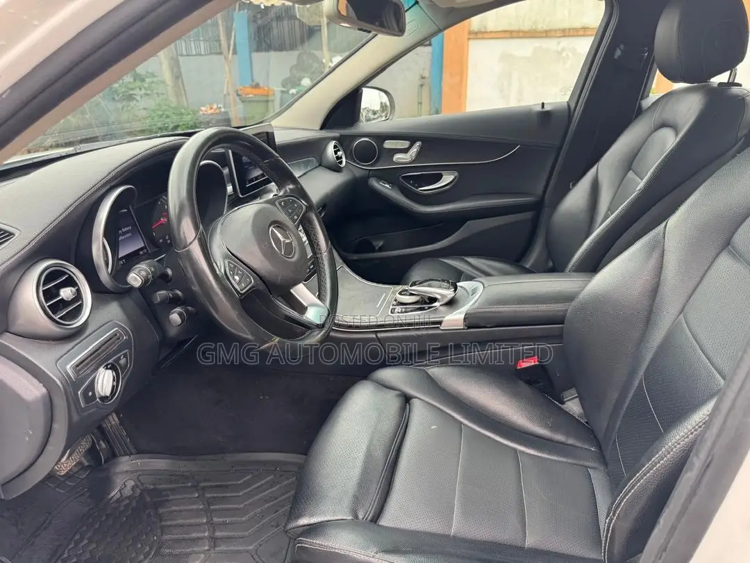 Mercedes-Benz C300 Luxury 4dr AWD 4Matic Sedan (2.0L 4cyl 7A) 2015