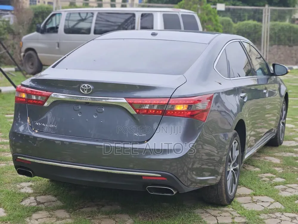 Toyota Avalon XLE Premium Sedan FWD (3.5L 6cyl 6A) 2013 Gray