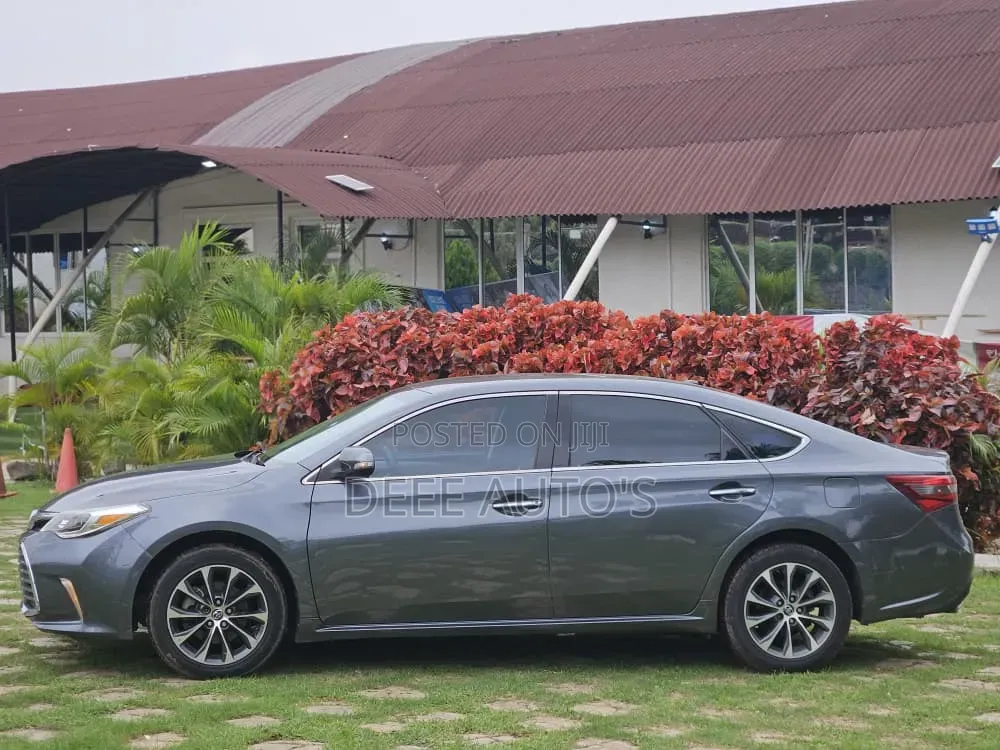 Toyota Avalon XLE Premium Sedan FWD (3.5L 6cyl 6A) 2013 Gray