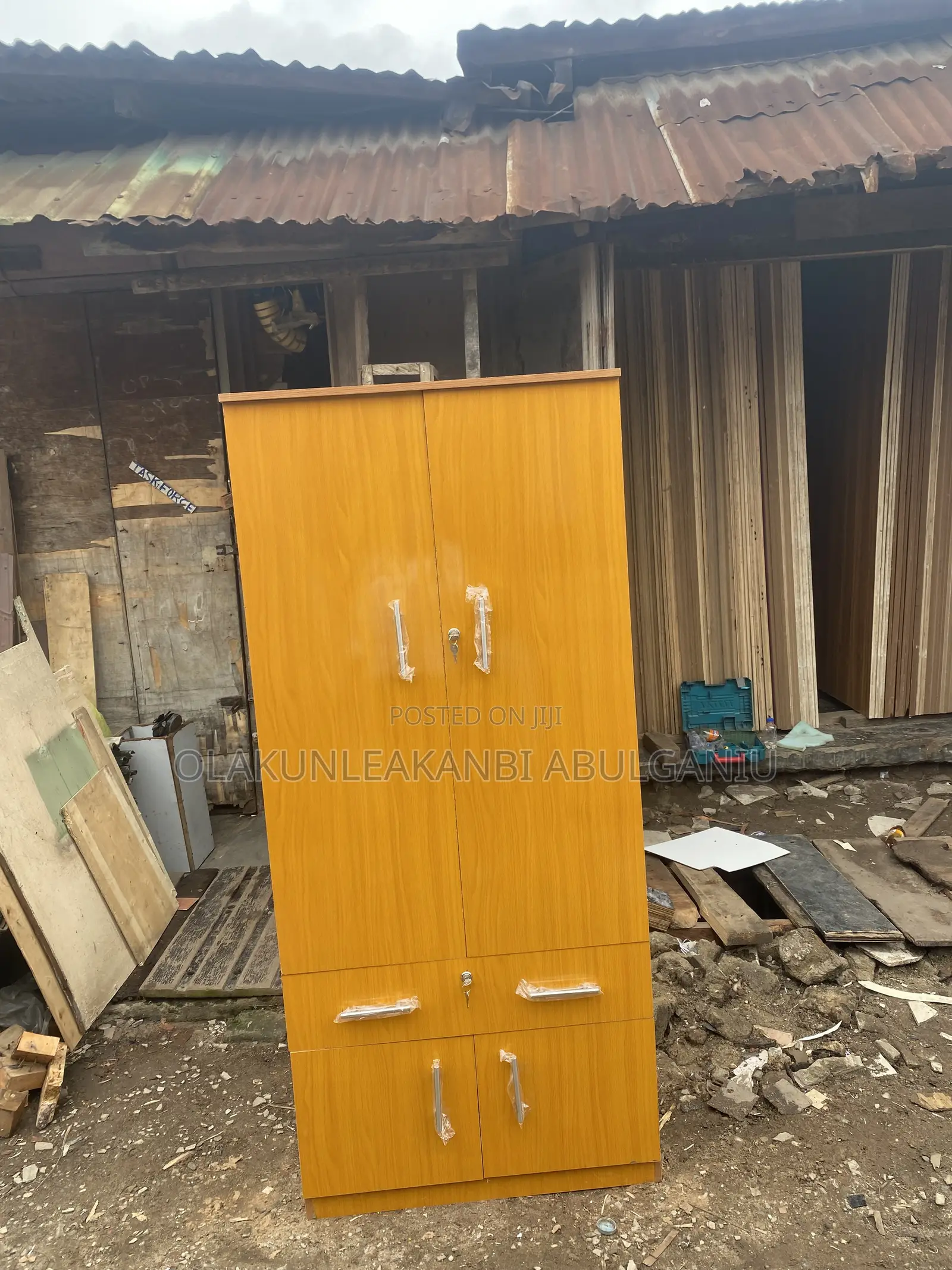 32 Inches Wardrope