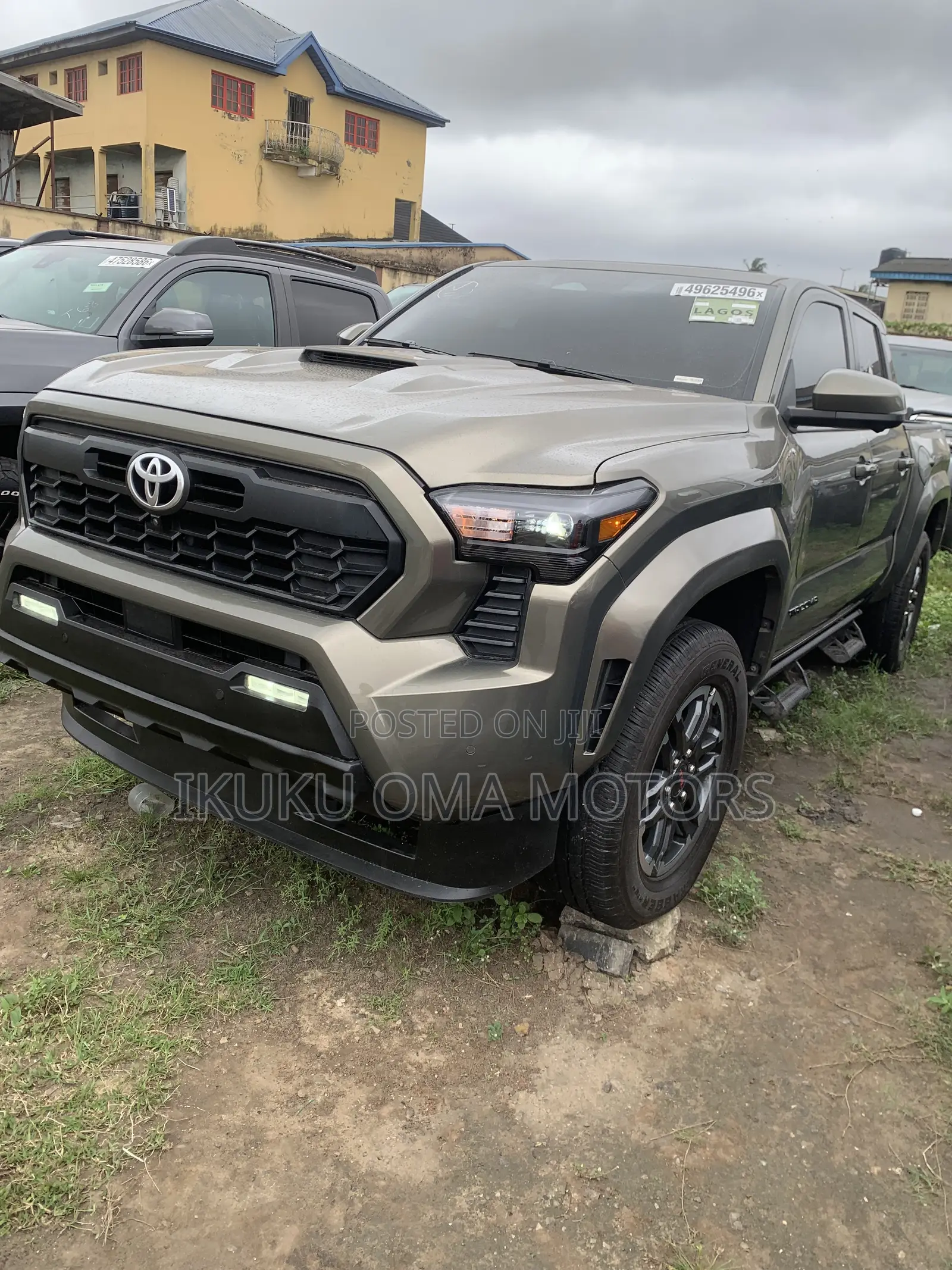 Toyota Tacoma 2024 Brown