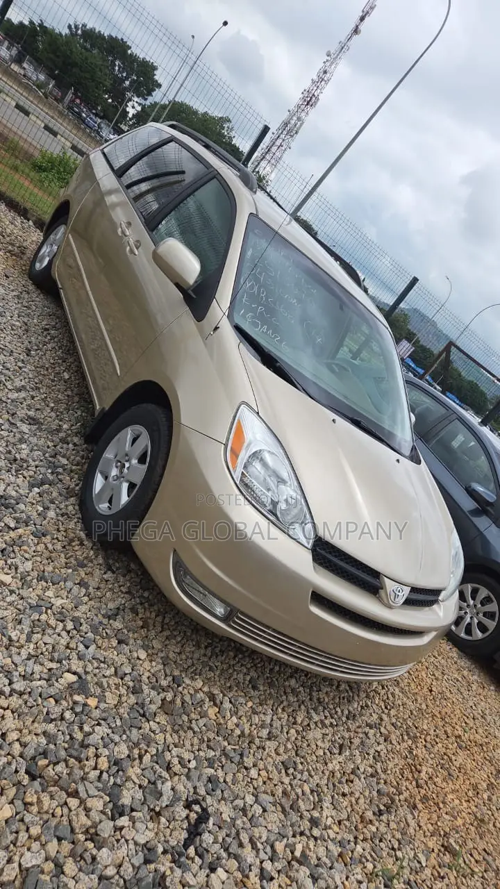 Toyota Sienna XLE AWD 2005 Gold