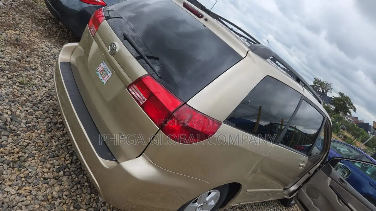 Toyota Sienna XLE AWD 2005 Gold