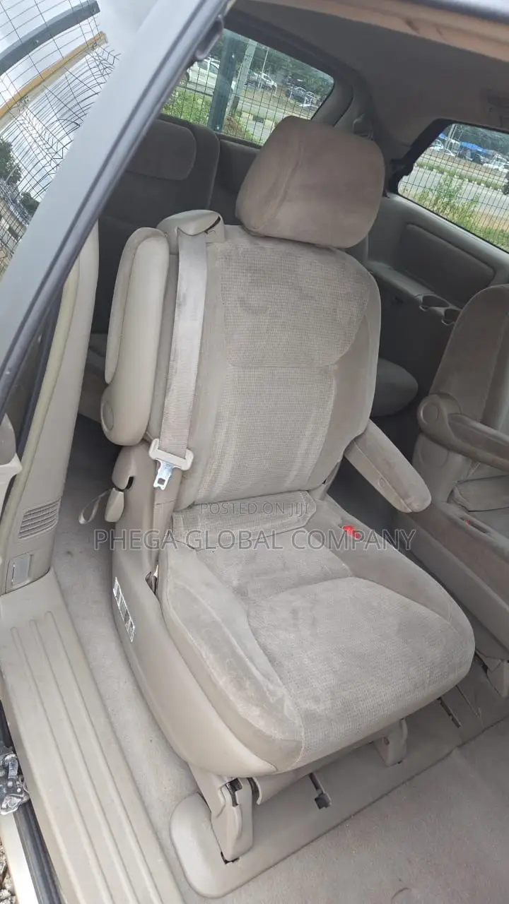Toyota Sienna XLE AWD 2005 Gold