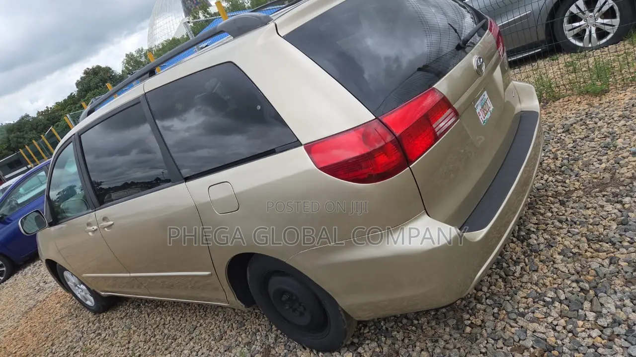 Toyota Sienna XLE AWD 2005 Gold