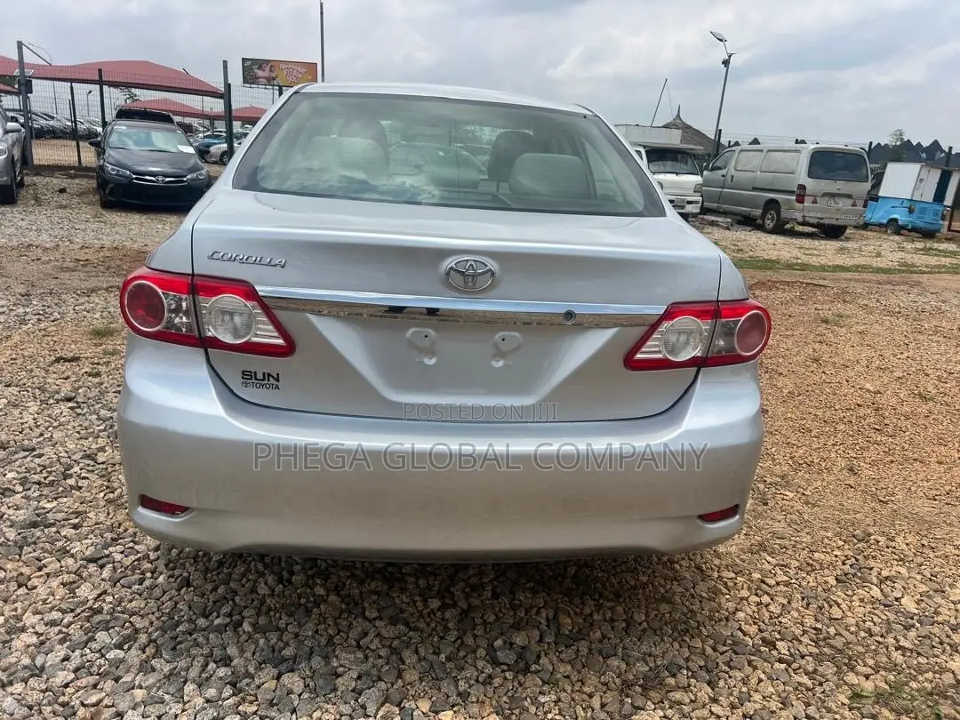Toyota Corolla LE 4dr Sedan (1.8L 4cyl 4A) 2012 Silver