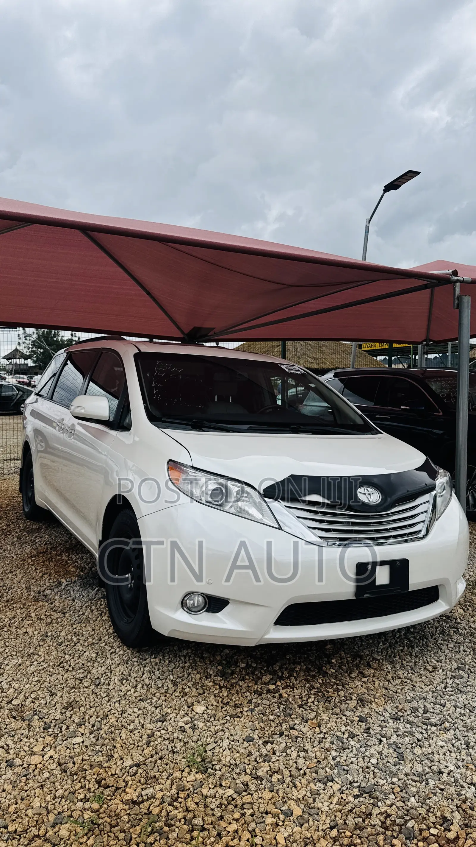 Toyota Sienna Limited 7-Passenger 4dr Minivan AWD (3.5L 6cyl 6A) 2014 White