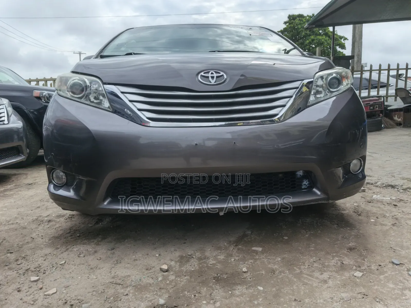 Toyota Sienna Limited 7-Passenger 4dr Minivan AWD (3.5L 6cyl 6A) 2014 Gray