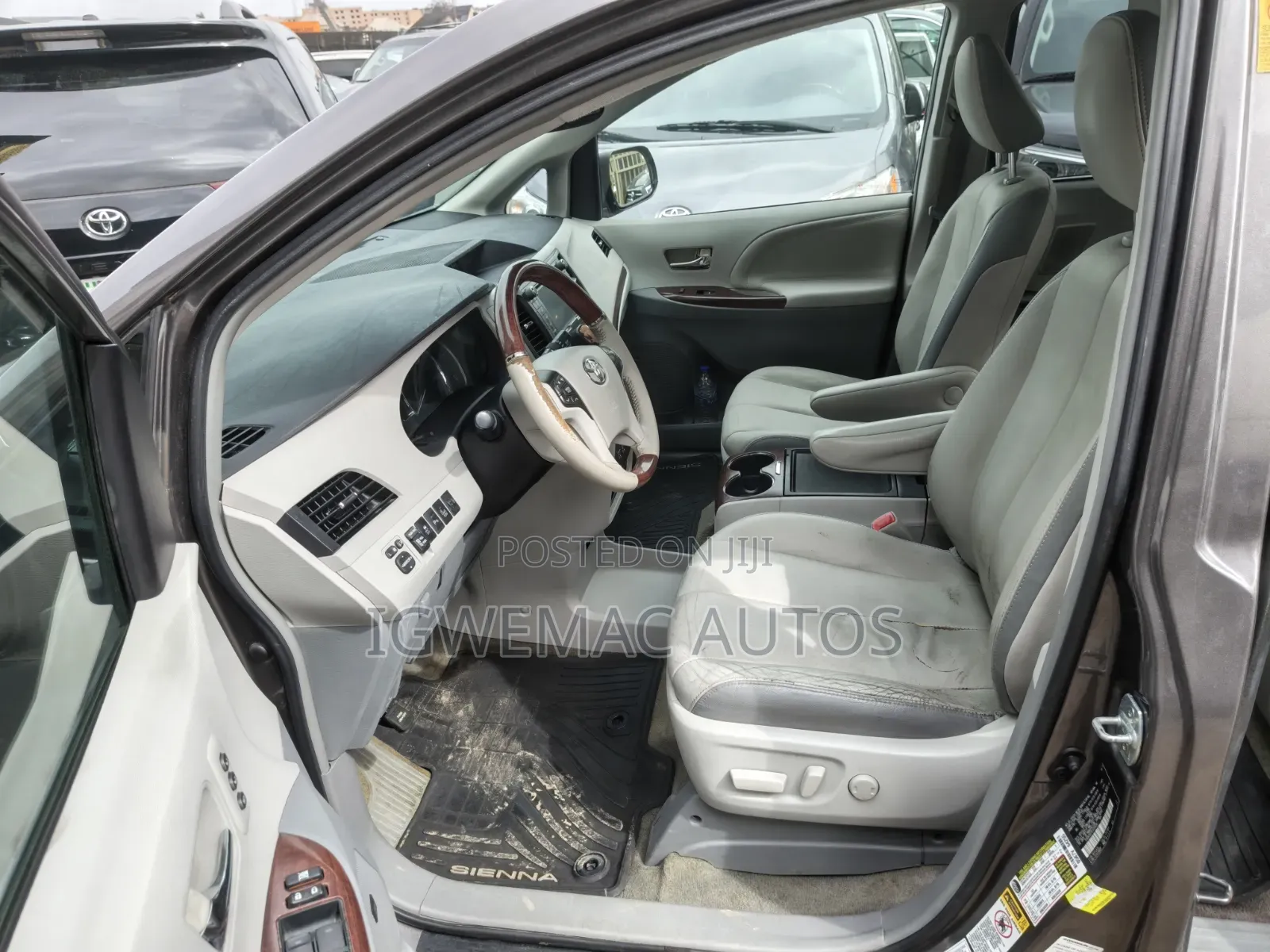 Toyota Sienna Limited 7-Passenger 4dr Minivan AWD (3.5L 6cyl 6A) 2014 Gray