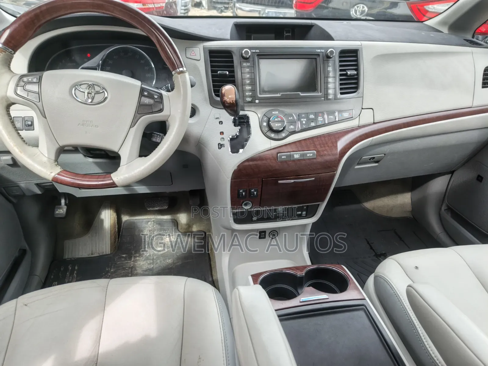 Toyota Sienna Limited 7-Passenger 4dr Minivan AWD (3.5L 6cyl 6A) 2014 Gray