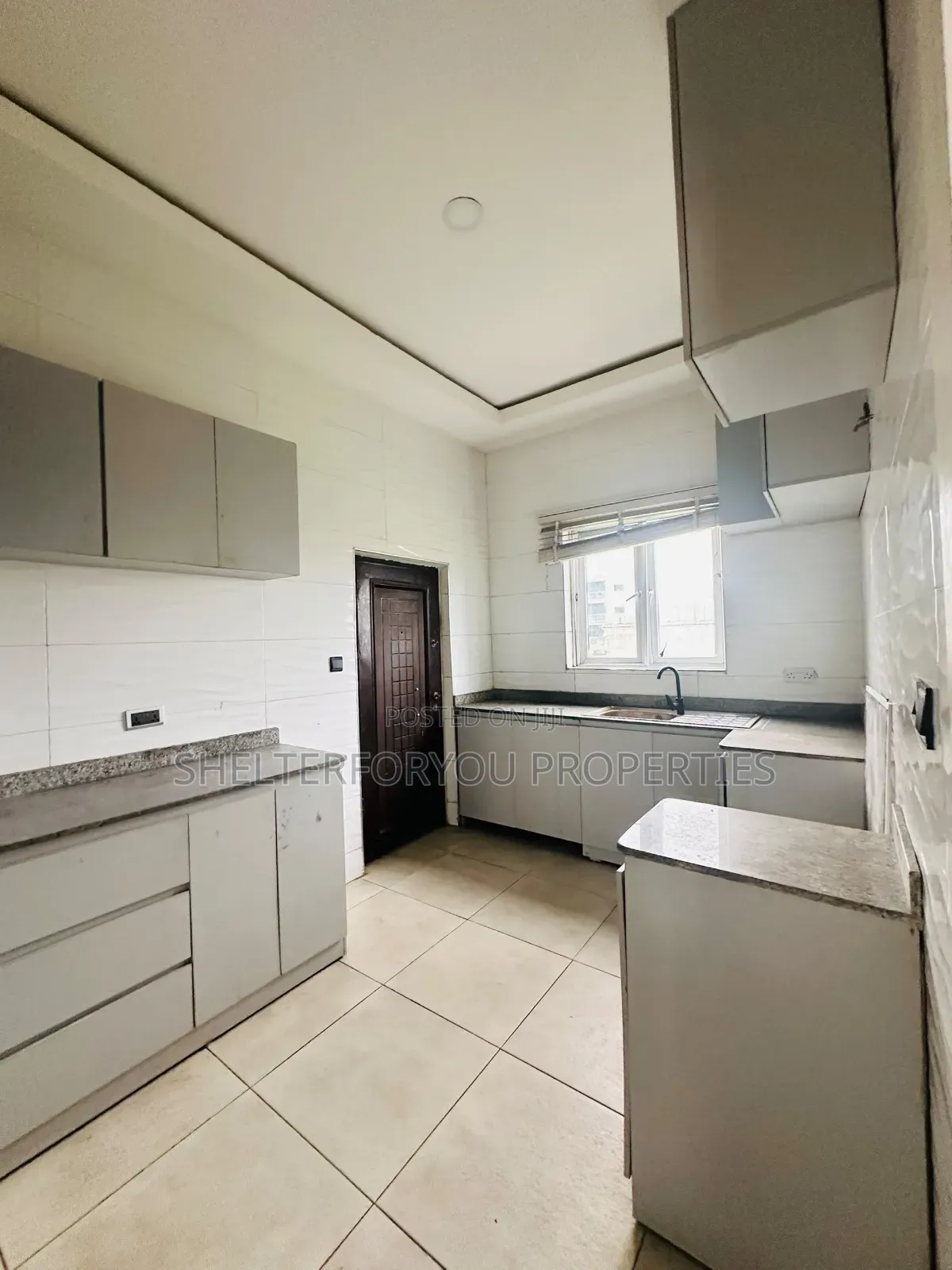 3bdrm Apartment in Lekki Expressway for rent