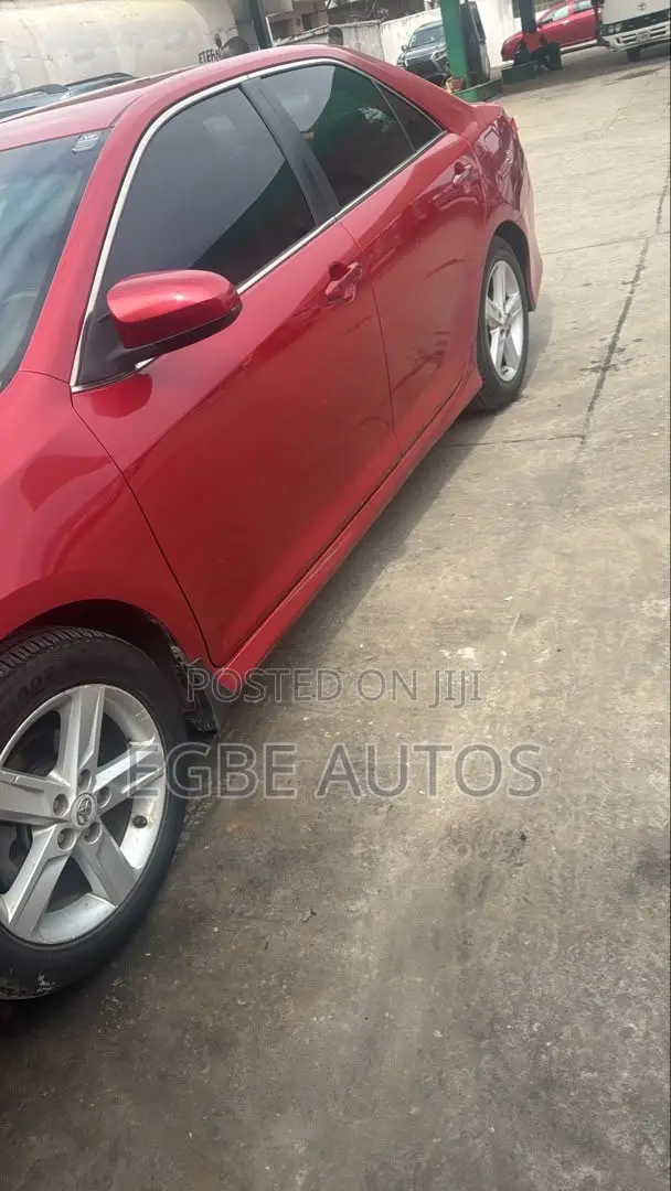 Toyota Camry SE 4dr Sedan (2.5L 4cyl 6A) 2013 Red