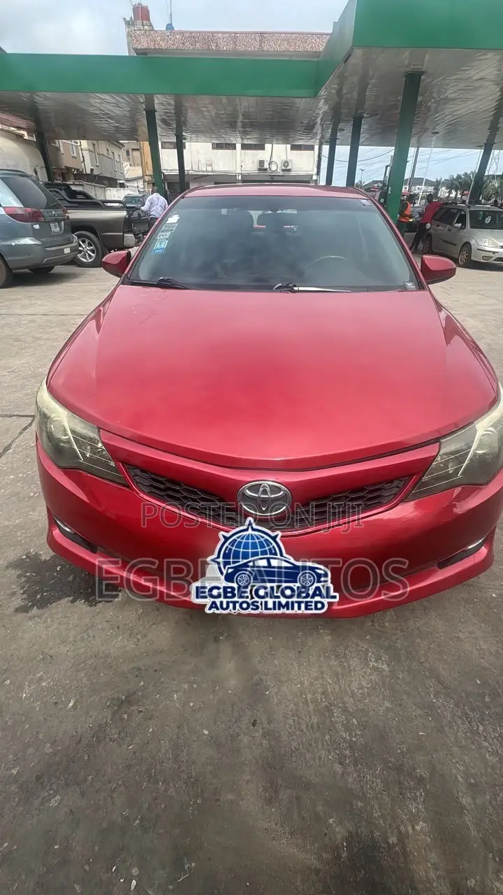 Toyota Camry SE 4dr Sedan (2.5L 4cyl 6A) 2013 Red