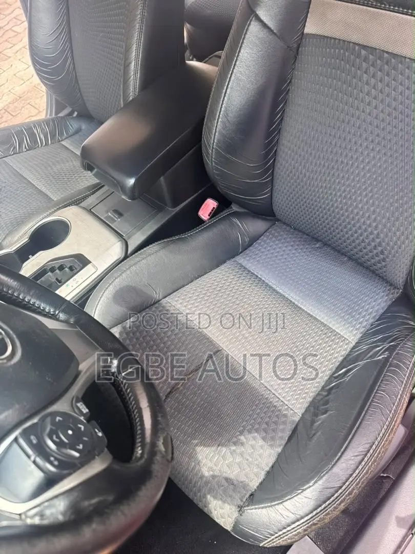 Toyota Camry SE 4dr Sedan (2.5L 4cyl 6A) 2013 Red