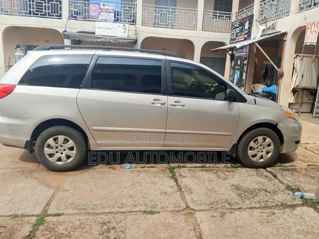 Toyota Sienna 2006