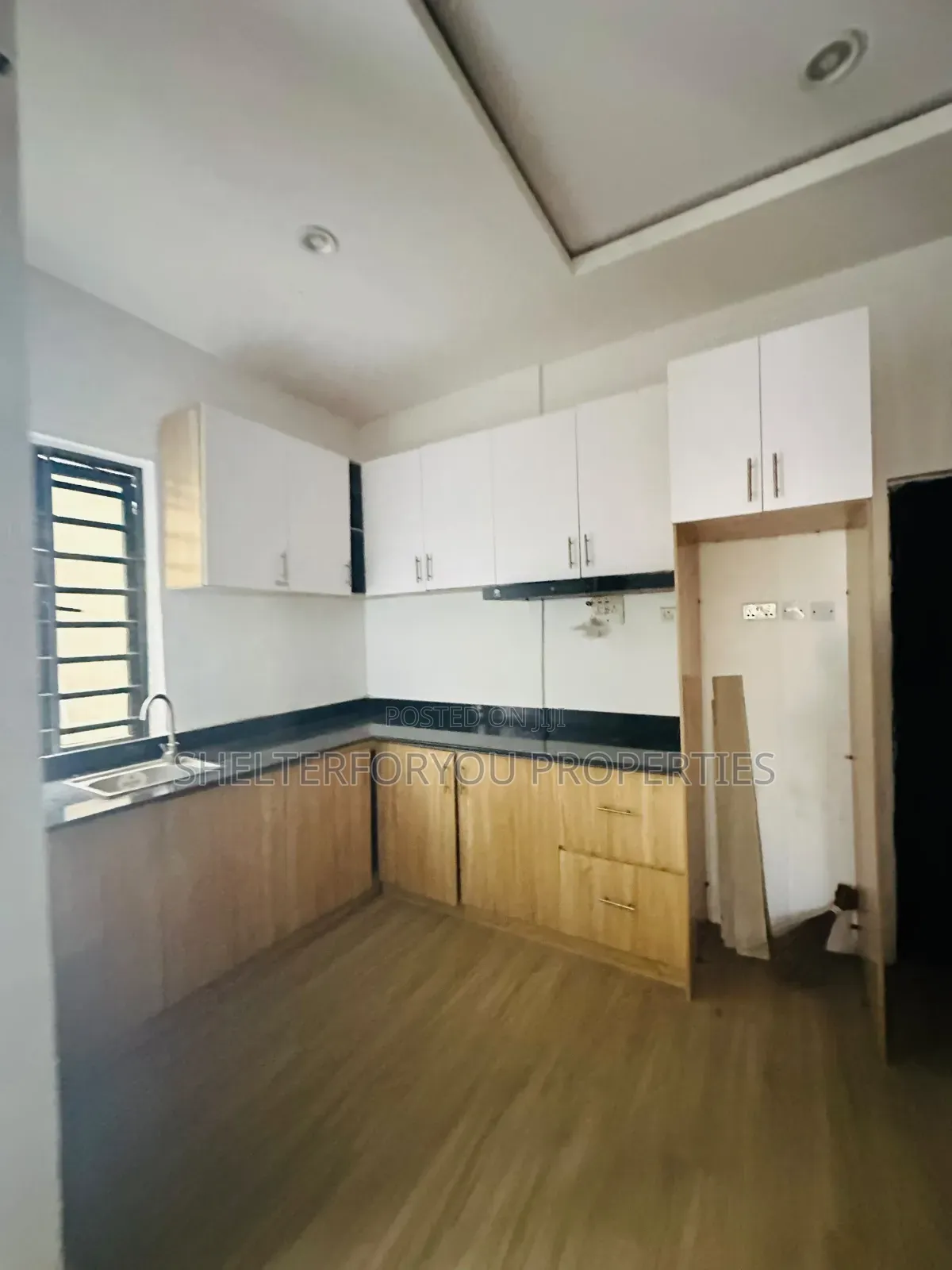 2bdrm Maisonette in Lekki Expressway for sale