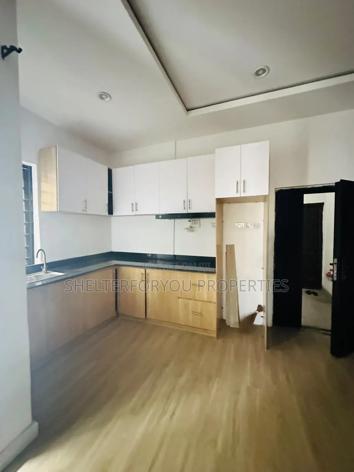 2bdrm Maisonette in Lekki Expressway for sale
