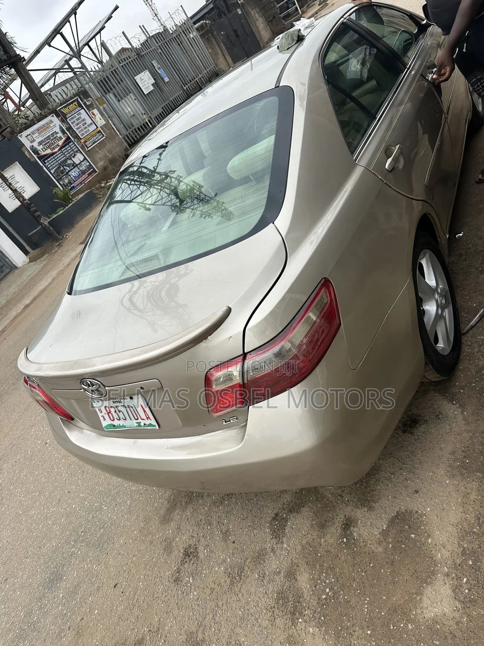 Toyota Camry LE 4dr Sedan (2.4L 4cyl 5A) 2008 Gold