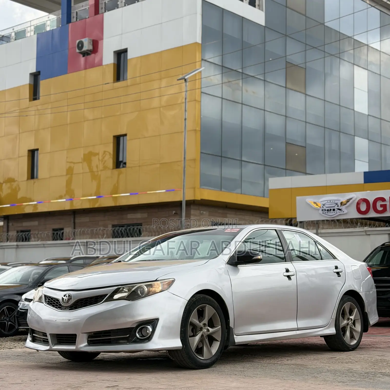 Toyota Camry SE V6 4dr Sedan (3.5L 6cyl 6A) 2013 Silver