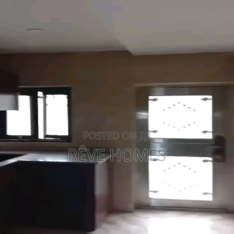 3bdrm Block of Flats in Soluyi for rent