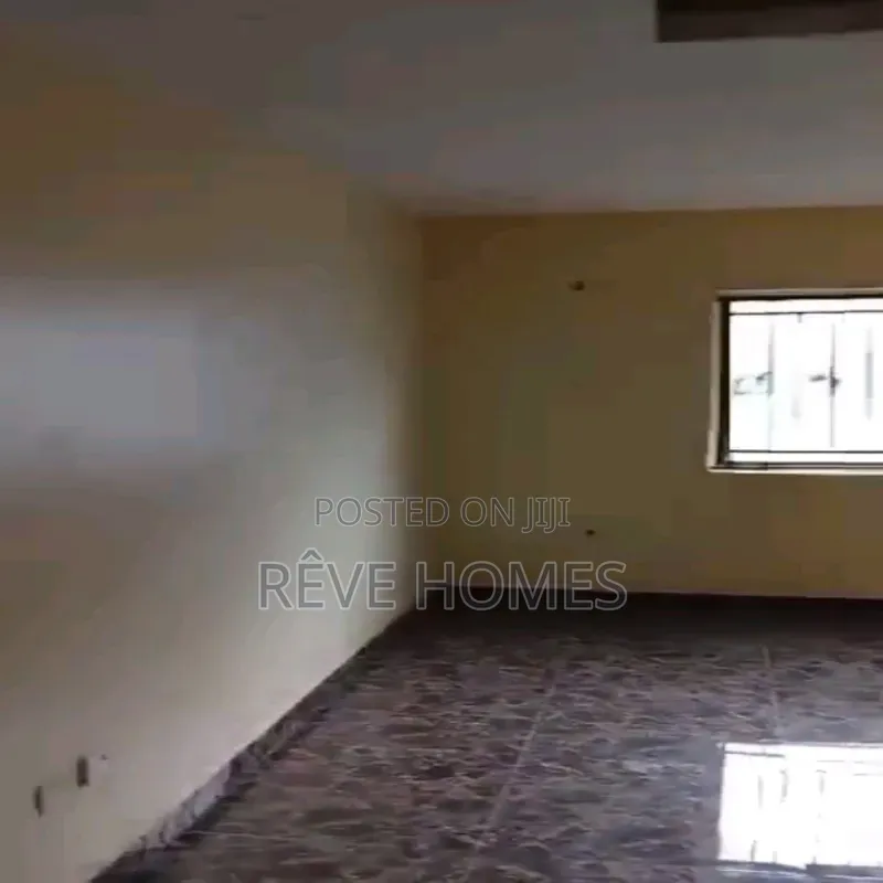 3bdrm Block of Flats in Soluyi for rent