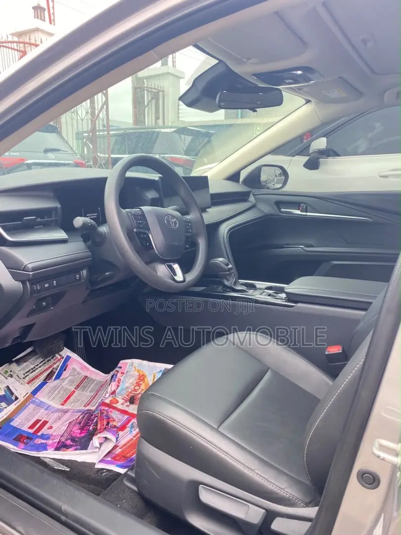 Toyota Camry SE 2025 Gray