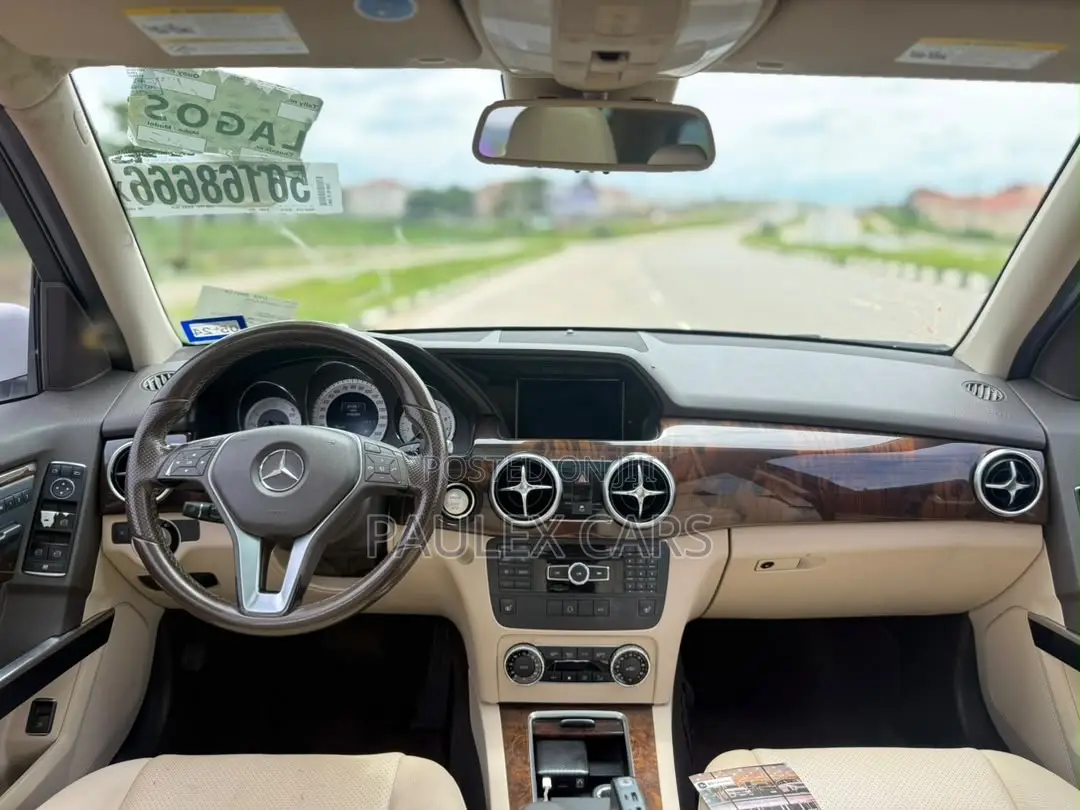 Mercedes-Benz GLK-Class Base GLK 350 4dr AWD 4MATIC (3.5L 6cyl 7A) 2015