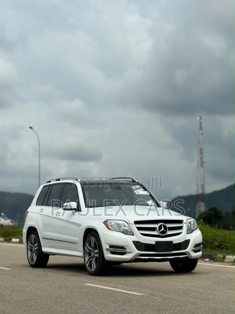 Mercedes-Benz GLK-Class Base GLK 350 4dr AWD 4MATIC (3.5L 6cyl 7A) 2015