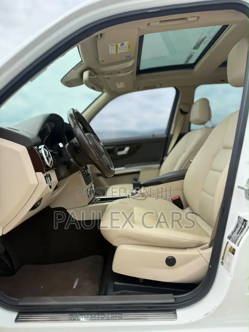 Mercedes-Benz GLK-Class Base GLK 350 4dr AWD 4MATIC (3.5L 6cyl 7A) 2015