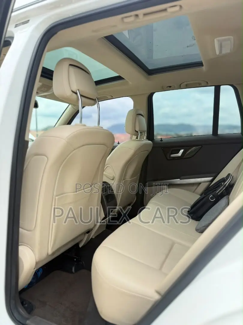 Mercedes-Benz GLK-Class Base GLK 350 4dr AWD 4MATIC (3.5L 6cyl 7A) 2015