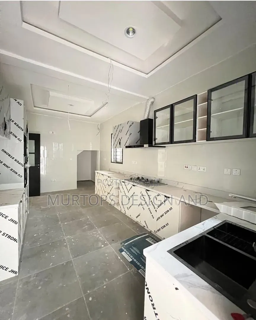 5bdrm Duplex in Lekki Phase 1 for sale