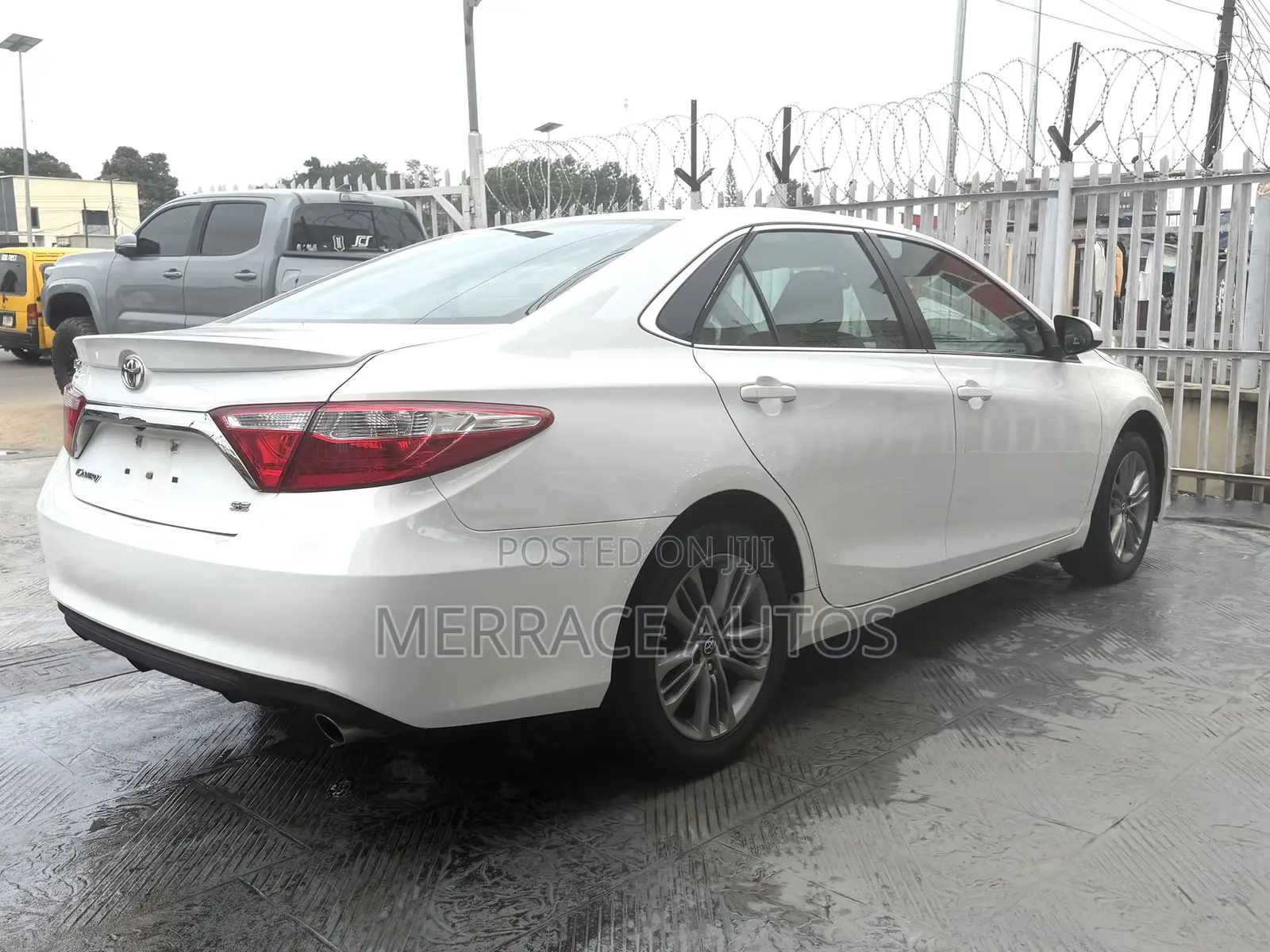 Toyota Camry SE 4dr Sedan (2.5L 4cyl 6A) 2017 White