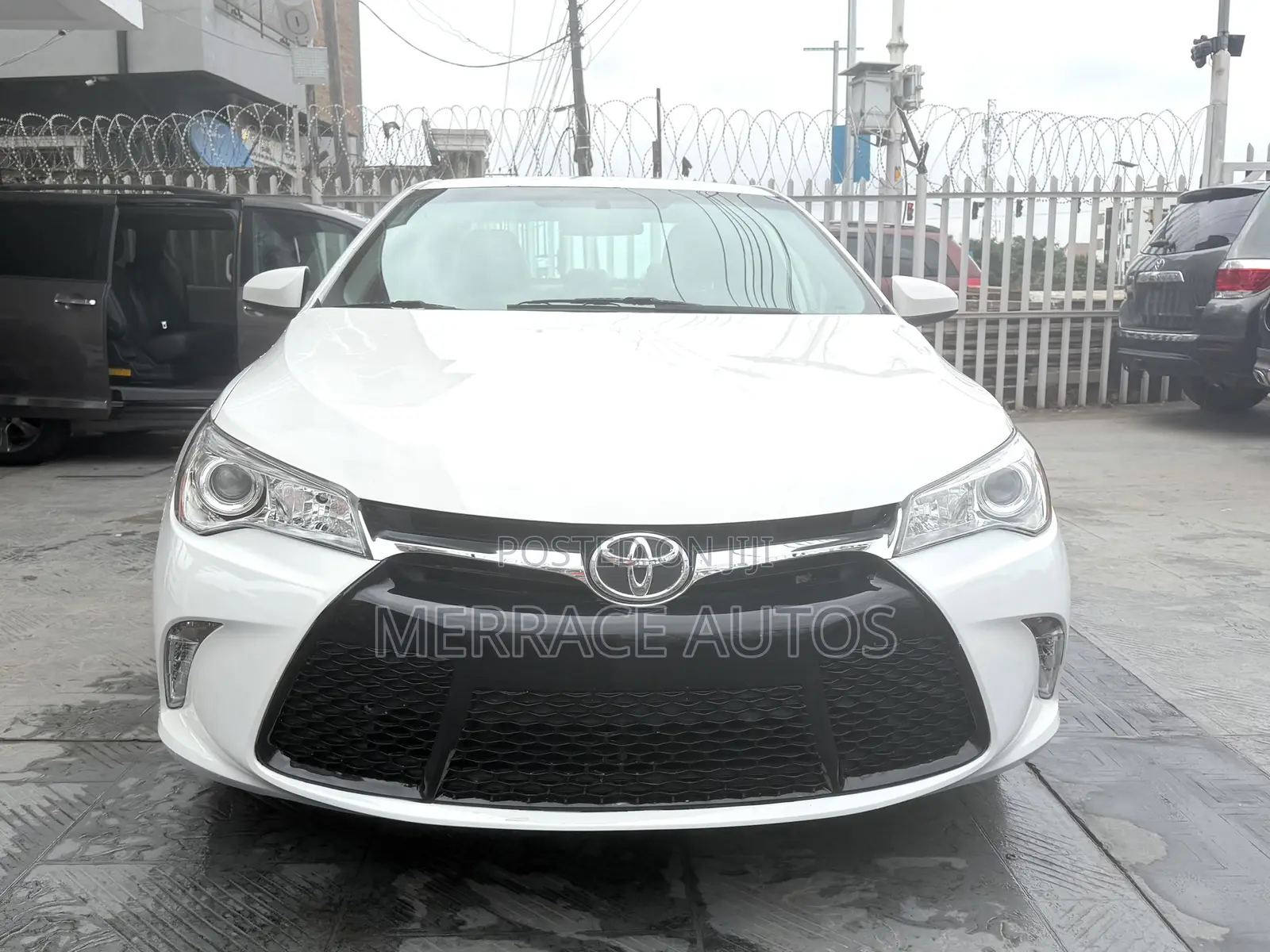 Toyota Camry SE 4dr Sedan (2.5L 4cyl 6A) 2017 White