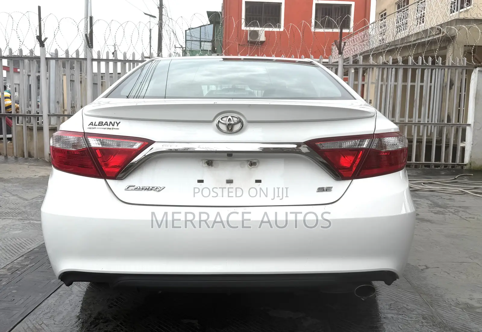Toyota Camry SE 4dr Sedan (2.5L 4cyl 6A) 2017 White