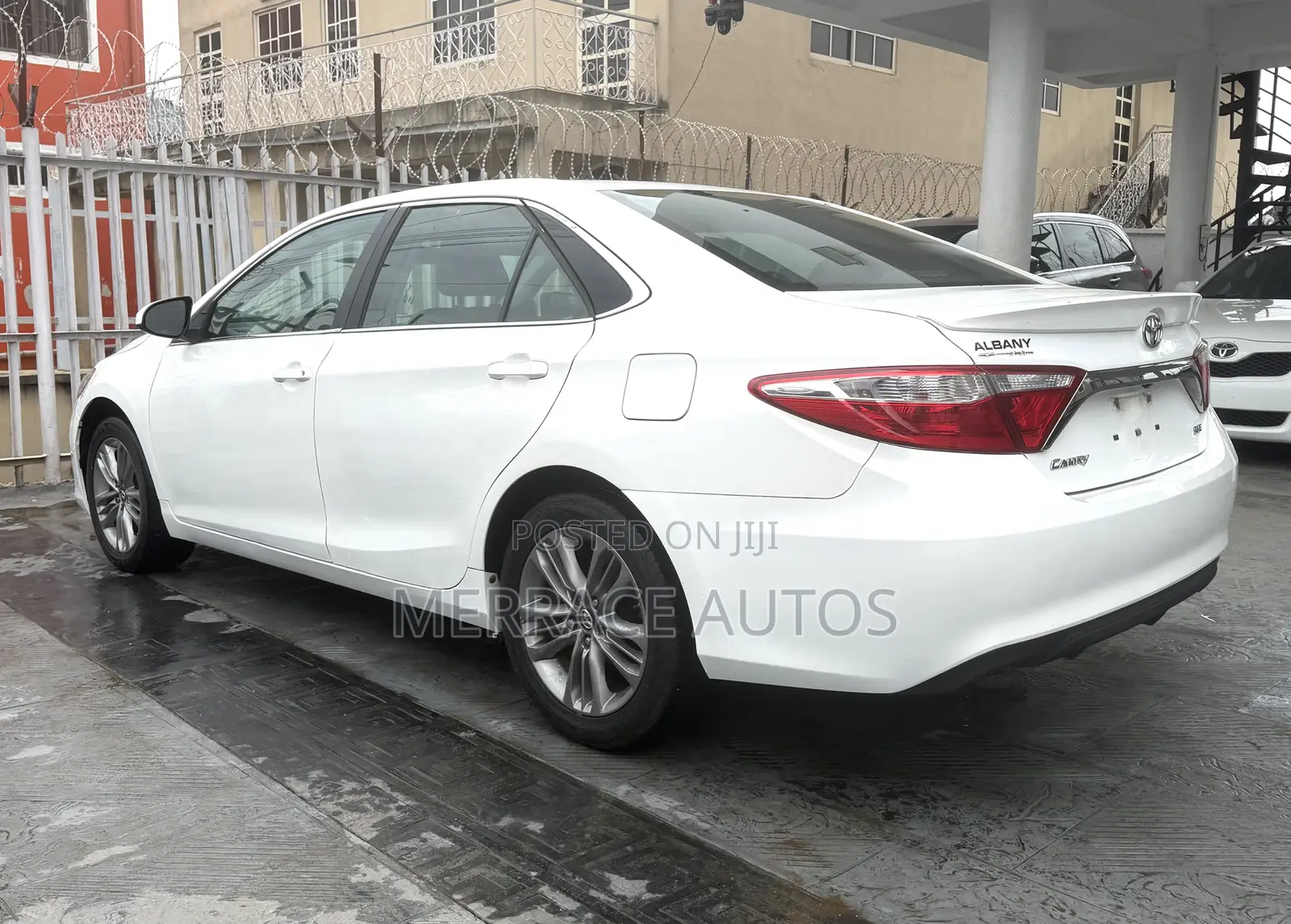 Toyota Camry SE 4dr Sedan (2.5L 4cyl 6A) 2017 White