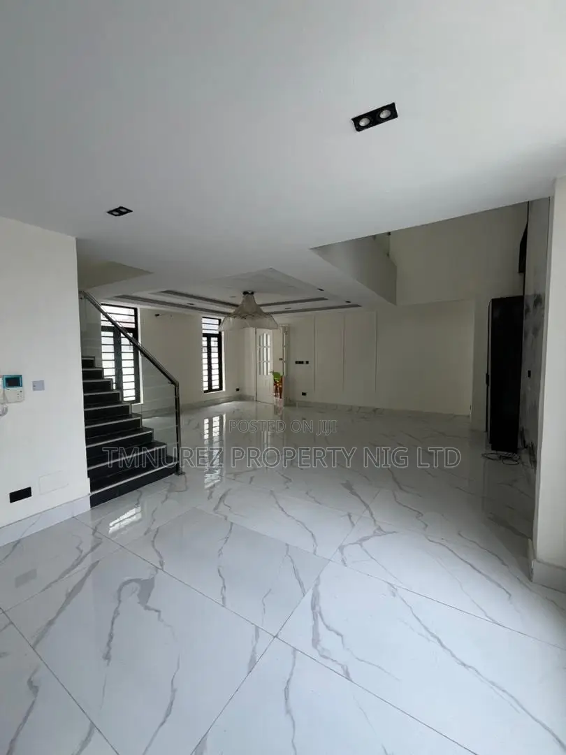 5bdrm Duplex in Main Lekki 1 for sale