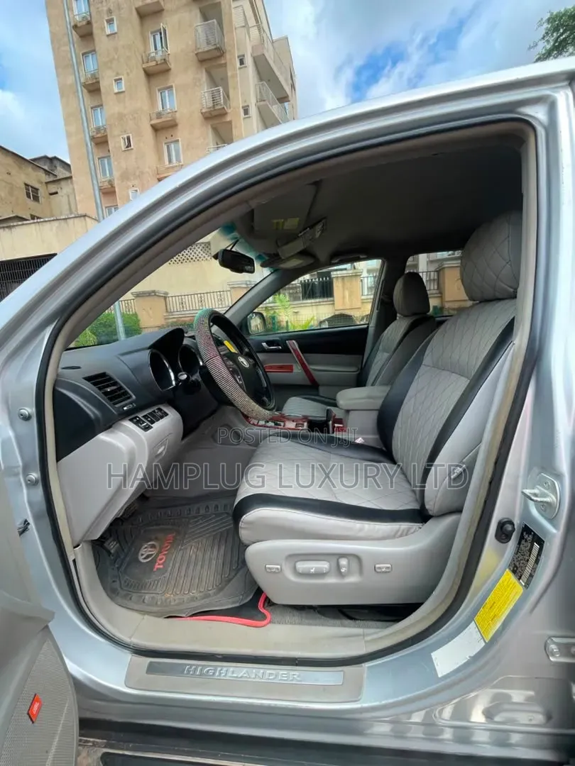 Toyota Highlander 2010 Silver