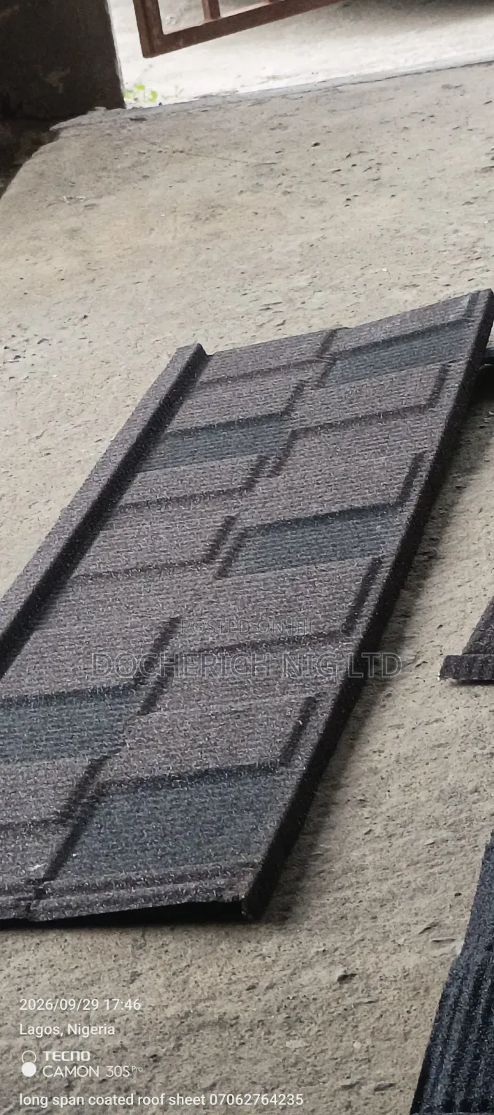 Brown and Bkack Shingle Roof