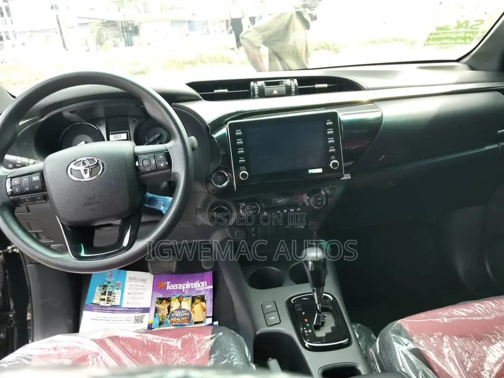 New Toyota Hilux SR5+ 2026 Black
