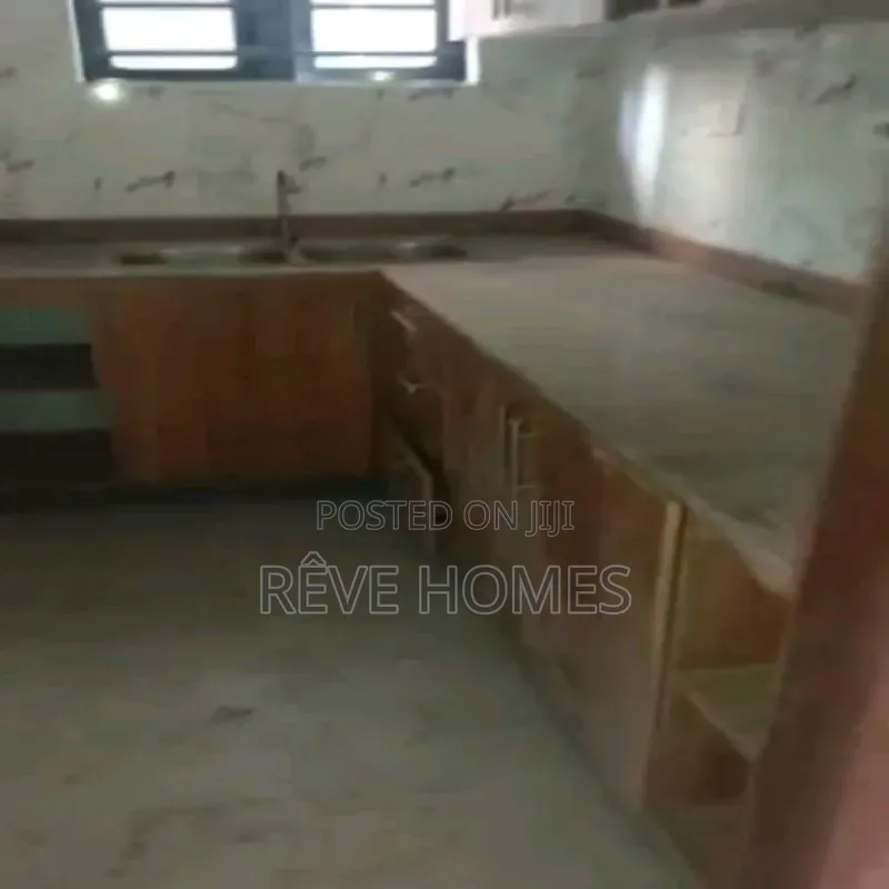 Mini Flat in Adekunle for rent