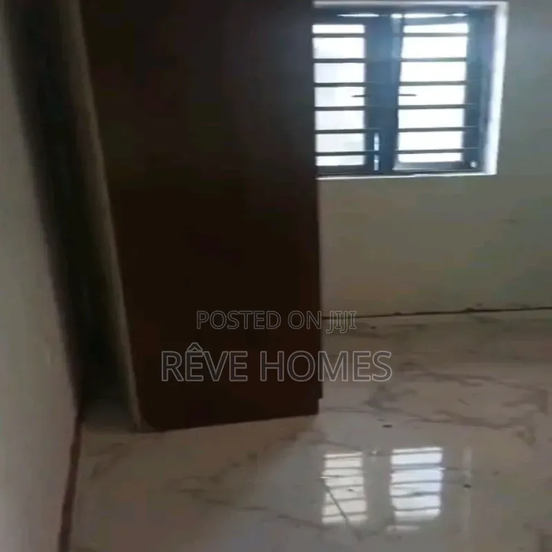 Mini Flat in Adekunle for rent