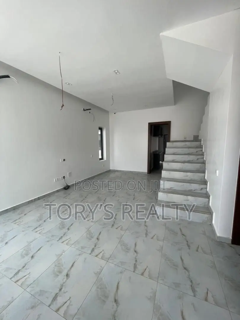 3bdrm Duplex in Lekki Phase 1 for rent
