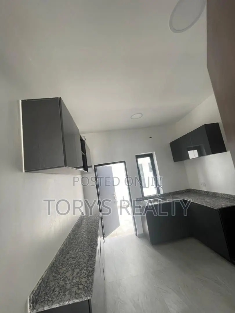 3bdrm Duplex in Lekki Phase 1 for rent