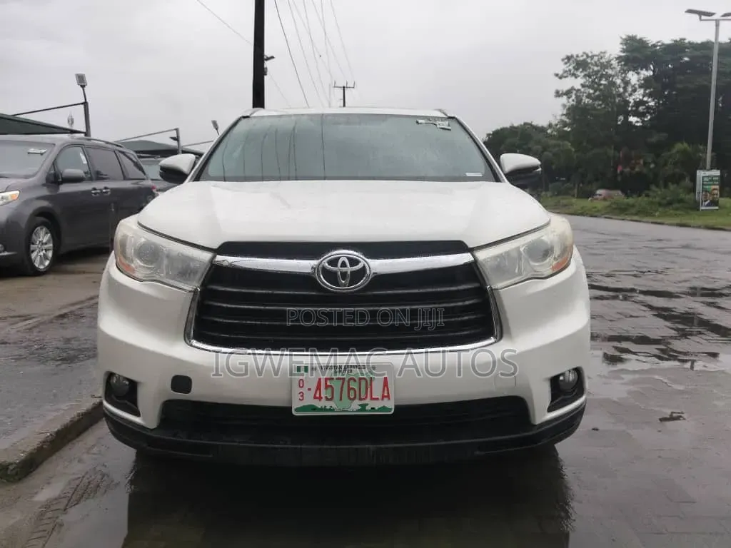 Toyota Highlander XLE 4dr SUV (3.5L 6cyl 6A) 2014 White
