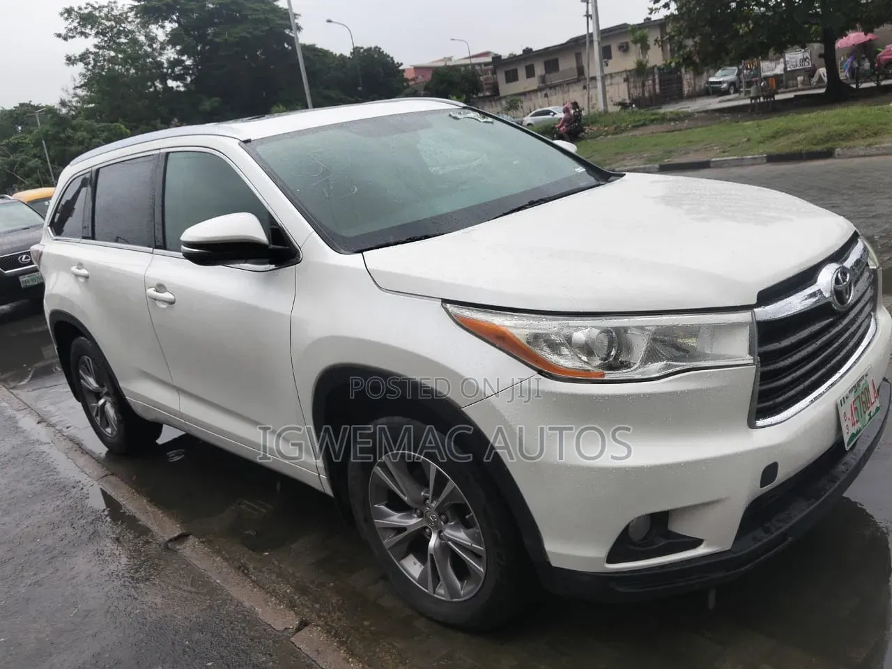 Toyota Highlander XLE 4dr SUV (3.5L 6cyl 6A) 2014 White