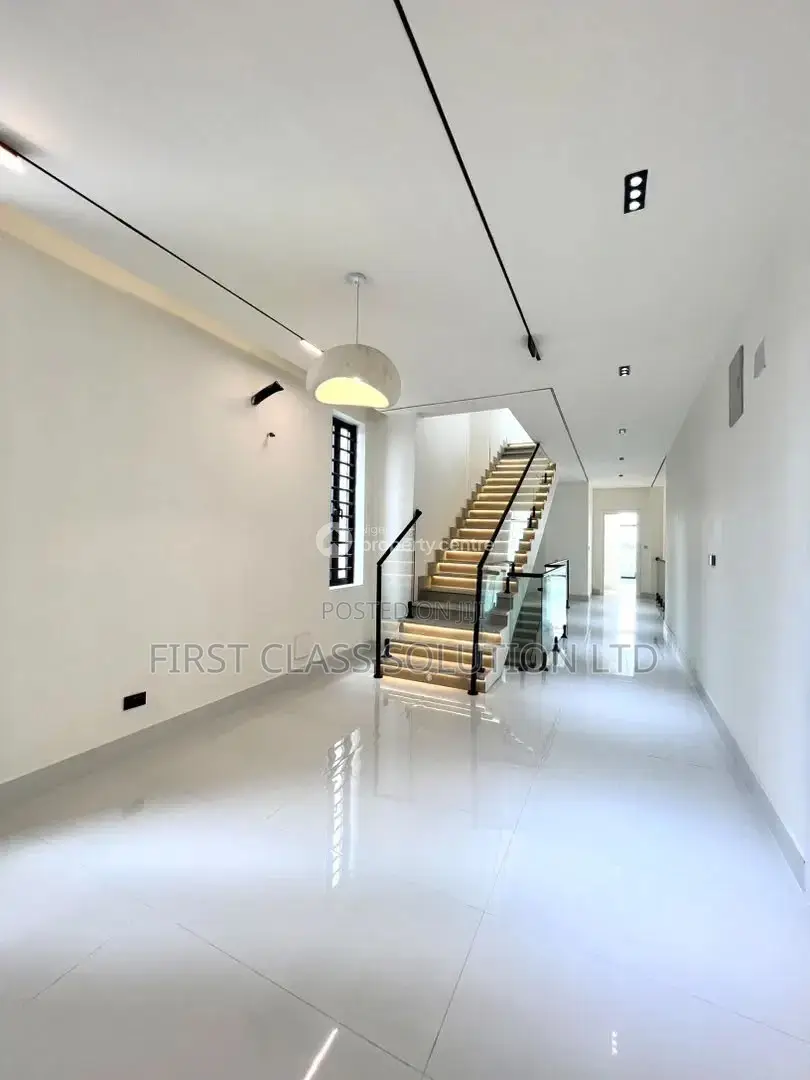 5bdrm Duplex in Lekki Phase 1, for sale