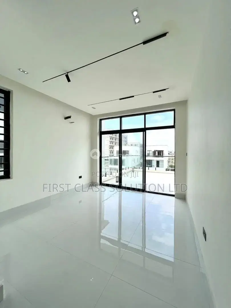 5bdrm Duplex in Lekki Phase 1, for sale