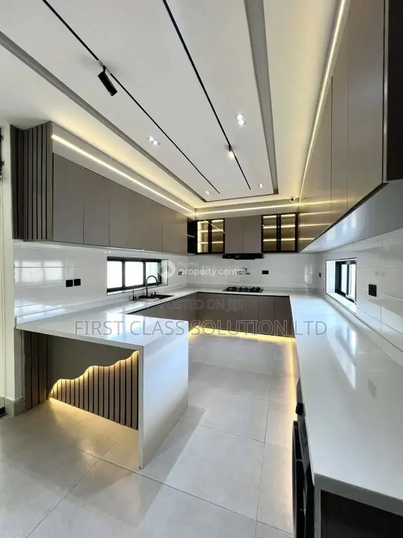 5bdrm Duplex in Lekki Phase 1, for sale