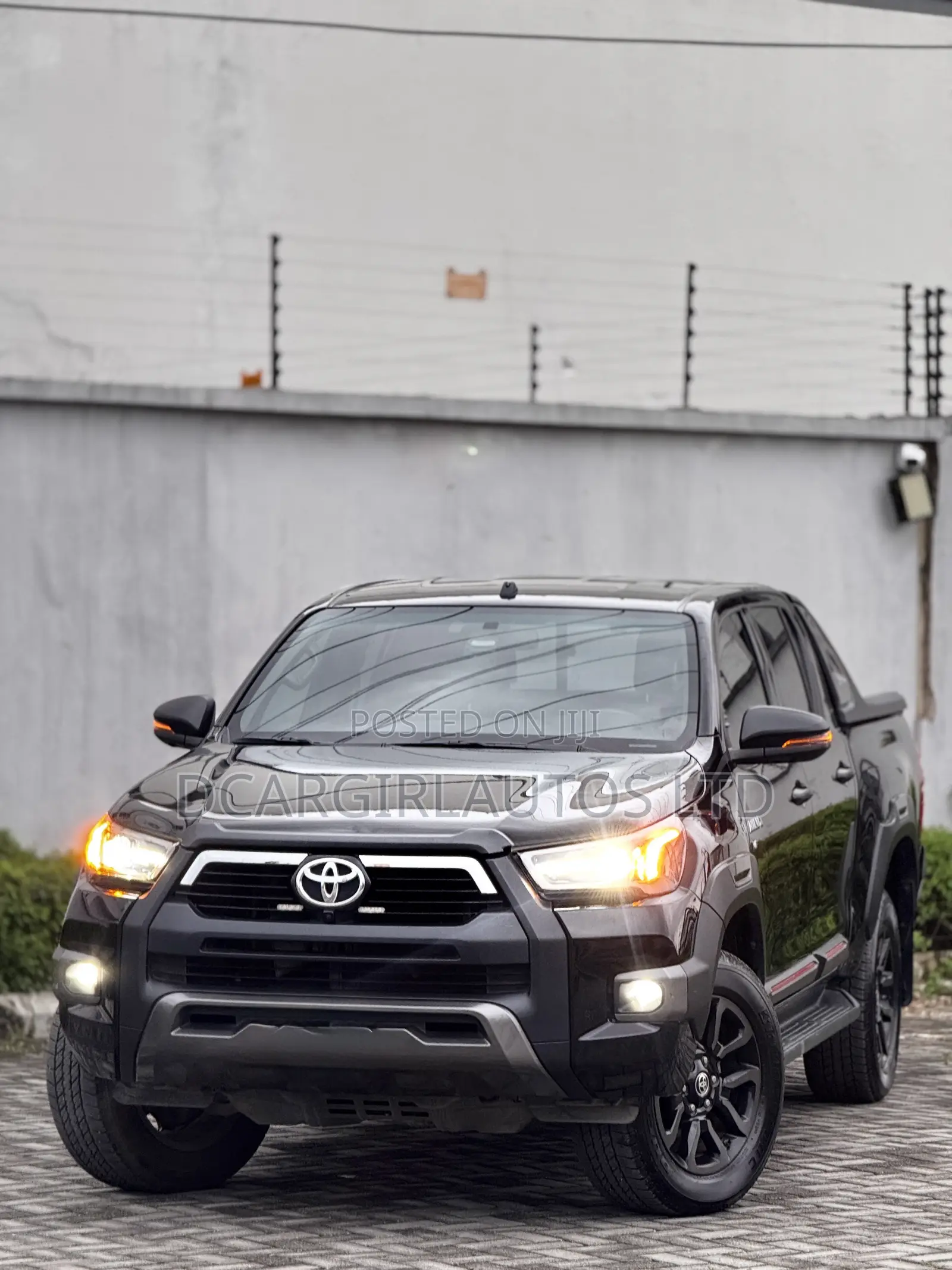 Toyota Hilux 2025 Black